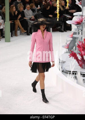 Paris, France. 27th Jan, 2015. A model wears a creation by German designer Lagerfeld as part of Chanel spring/summer 2015 collection presented during the Paris Haute Couture fashion week, in Paris, France, 27 January 2015. Paris Haute Couture fashion shows run until 29 January 2015. Credit:  dpa picture alliance/Alamy Live News Stock Photo