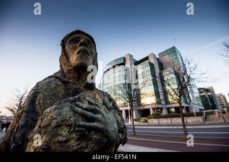 The Famine Memorial and The World Poverty Stone in the Custom House Quayin, Dublin.  Credit: Euan Cherry Stock Photo