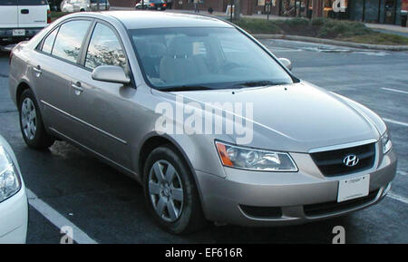 06 07 Hyundai Sonata Stock Photo