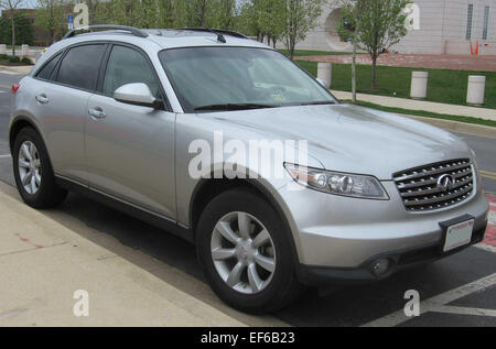 Infiniti fx35 hi-res stock photography and images - Alamy