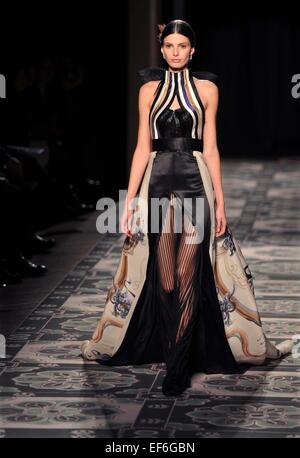 Paris, France. 27th Jan, 2015. A model presents a creation by Laurence Xu during his 2015 Haute Couture Spring-Summer collection fashion show in Paris, France, Jan. 27, 2015. Credit:  Chen Xiaowei/Xinhua/Alamy Live News Stock Photo