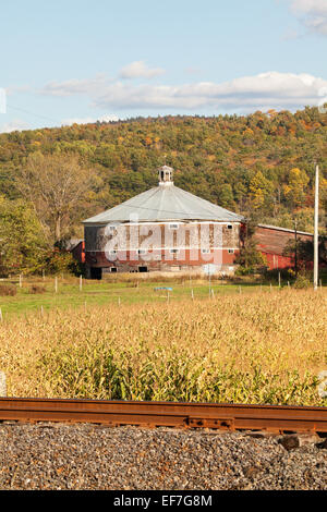 Round dairy farm in Vermont, USA Stock Photo - Alamy