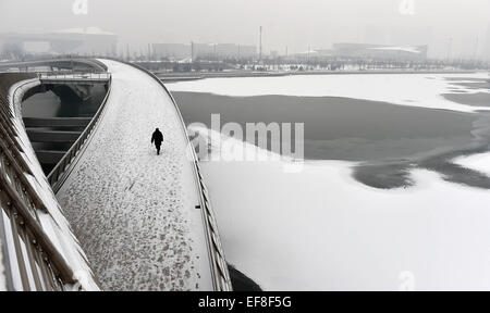 Taiyuan, China's Shanxi Province. 29th Jan, 2016. Wang Anjing uses ...