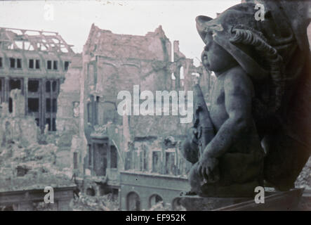 Dresden Altstadt (Historic Dresden). View from the Johanneum overlooking destroyed buildings of the Jüdenhof. The picture was taken after 1945. Especially the Allied air raids between 13 and 15 February 1945 led to extensive destructions of the city. Photo: Deutsche Fotothek - NO WIRE SERVICE Stock Photo