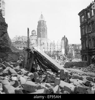 The photo by famous photographer Richard Peter sen. shows the view from South West to the ruins of the New City Hall in Dresden. The photo was taken after 17 September 1945. Especially the Allied air raids between 13 and 14 February 1945 led to extensive destructions of the city.  Photo: Deutsche Fotothek / Richard Peter sen. - NO WIRE SERVICE Stock Photo