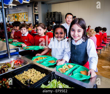 Lunchtime at UK State Primary School Primary school children at  Primary School in London Stock Photo