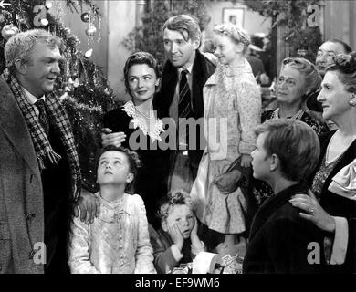 HENRY TRAVERS, DONNA REED, JAMES STEWART, KAROLYN GRIMES, IT'S A WONDERFUL LIFE, 1946 Stock Photo