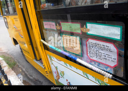 Indian Bus schools project educating poor 'slum' kids in the basics of literarcy and numeracy so that they can graduate to state Stock Photo