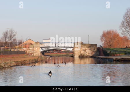 A bridge crosses the Leeds and Liverpool Canal near Stanley Dock in Liverpool Stock Photo