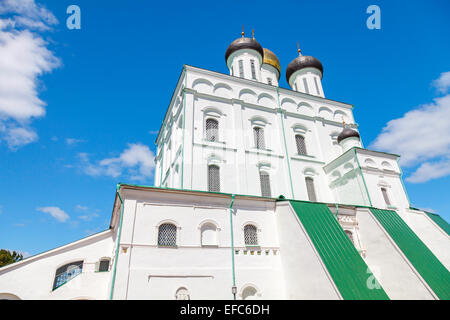 Classical Russian ancient religious architecture example. The Trinity Cathedral located since 1589 in Pskov Krom or Kremlin. Ort Stock Photo