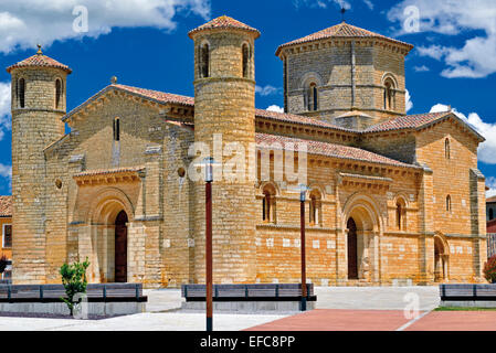 Spain, Castilla-Leon: Romanesque church San Martin in Fromista Stock Photo
