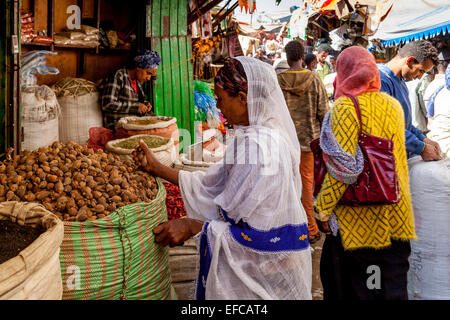 Local Women Shopping In The Merkato, Addis Ababa, Ethiopia Stock Photo