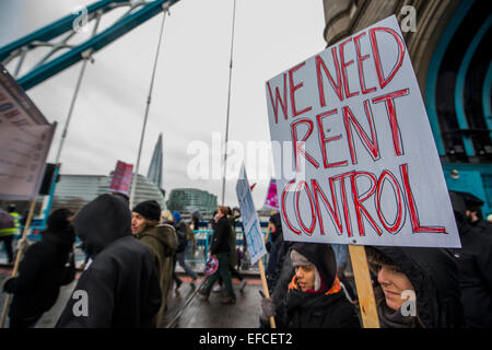 London, UK. 31st Jan, 2015. Passing over Tower Bridge. People marched from South London and East London to City Hall to demand better homes for Londoners and an end to the housing crisis. Demands included rent controls, affordable and secure homes for all, an end to the Bedroom Tax and welfare caps and the building of new council houses. The event was called by Defend Council Housing and  South London People's Assembly. And the East London route started at Parish Church of St. Leonard, Shoreditch, London, United Kingdom. 31 Jan 2015. Credit:  Guy Bell/Alamy Live News