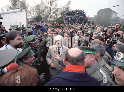 (FILE) An archive picture dated 12 November 1989, shows German Federal President Richard von Weizsaecker and Mayor of Berlin Walter Momper (front, facing away with red scarf - SPD) visiting the new border at the east Berlin side. In the background on the West Berlin side, a watch tower. On 12 November 1989, three days after the wall was opened by the GDR, a new border crossing was established at Potsdamer Platz. According to dpa information, Von Weizsaecker died at the age of 94 on 31 January 2015. PHOTO: WOLFGANG KUMM/dpa Stock Photo