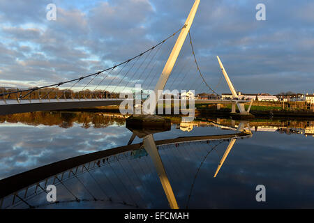 The Peace Bridge and River Foyle, Londonderry (Derry), Northern Ireland Stock Photo