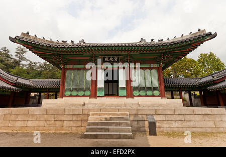 Jajeongjeon hall of Gyeonghuigung Palace (Historic Site No 271) in Seoul, Korea Stock Photo