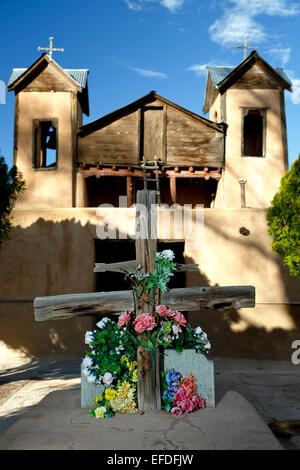 Courtyard wooden cross and Santuario de Chimayo, Chimayo, New Mexico USA Stock Photo