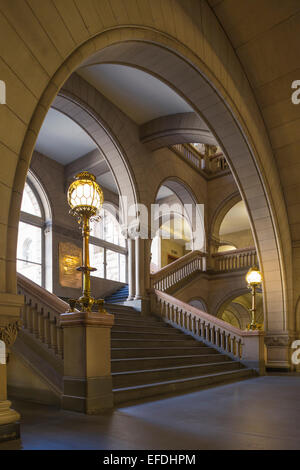 ARCHWAYS STAIRCASE ALLEGHENY COUNTY COURTHOUSE (©HENRY HOBSON RICHARDSON 1888) DOWNTOWN PITTSBURGH PENNSYLVANIA USA Stock Photo