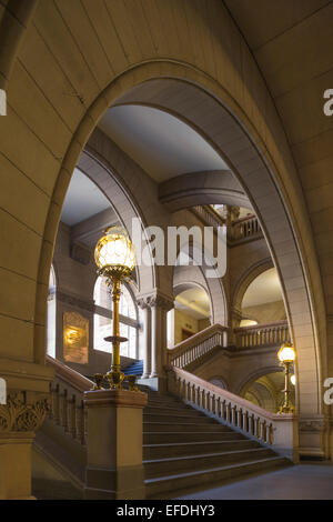 ARCHWAYS STAIRCASE ALLEGHENY COUNTY COURTHOUSE (©HENRY HOBSON RICHARDSON 1888) DOWNTOWN PITTSBURGH PENNSYLVANIA USA Stock Photo