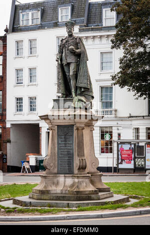 Memorial to King Edward VII, opposite entrance to Reading railway station, Reading, Berkshire, England, GB, UK Stock Photo