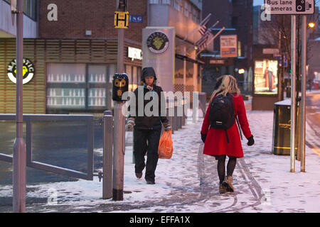 South London, UK. 03rd Feb, 2015. Picture shows early morning commuters in Wimbledon, South Wimbledon, where there has been snow showers across parts of London. Credit:  Jeff Gilbert/Alamy Live News Stock Photo