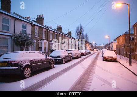 South London, UK. 03rd Feb, 2015. Picture shows snow laden roads in South Wimbledon, where there has been snow showers across parts of London. Credit:  Jeff Gilbert/Alamy Live News Stock Photo