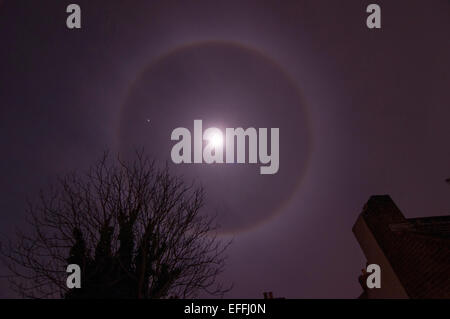 Moonbow with Jupiter, Portsmouth, UK. 02nd Feb, 2015.  Associated with atmospheric rain events occurred during a freezing winter night on the early hours of 2nd Feb 2015 image taken from a garden in Southsea Portsouth, UK. Possibly tiny ice particles hanging in the air providing the fuel for this rare natural phenomenon. Transitory in nature. True moonbows are independent of all terrestrially fixed geographical features such as waterfalls etc for their existence. Moonbows were mentioned in Aristotle's Meteorology (circa 350 BC), and also in an 1847 publication. Credit:  Flashspix/Alamy Live Ne Stock Photo