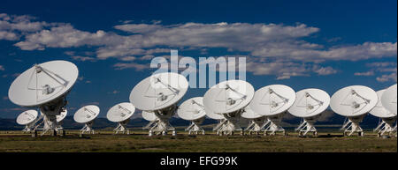 Radar telescopes in alignment at the National Radio Astronomy Observatory (Very Large Array) near Socorro, New Mexico, USA Stock Photo