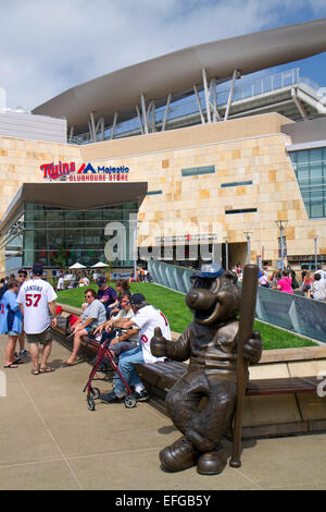 Minnesota Twins mascot TC Bear during a Minnesota Twins vs Houston Astros  game on May 31, 3017, at Target Field in Minneapolis Stock Photo - Alamy