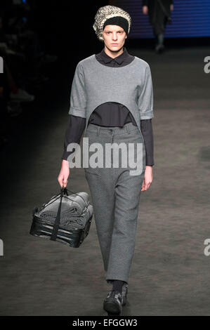 Barcelona, Spain. 03rd Feb, 2015. Model bei der Miriam Ponsa Fashion Show auf der 080 Barcelona Fashion Week Autumn/Winter 2015. Barcelona, 03.02.015 Credit:  dpa picture alliance/Alamy Live News Stock Photo