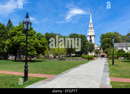 The early 18thC Trinity Church from Trinity Park, Queen Ann Square, Newport, Rhode Island, USA Stock Photo