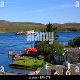 MV Isle of Arran departing Port Askaig, Islay Stock Photo