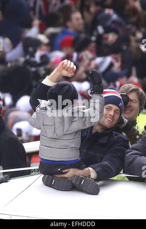 Patriots quarterback Tom Brady celebrates victory during Super Bowl 49 on  February 1, 2015 in Glendale, Arizona. Photo by Francis Specker Stock Photo  - Alamy