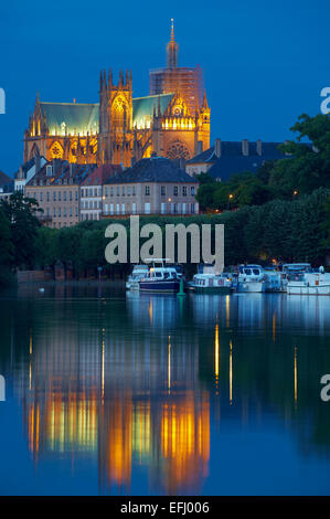 Port de Plaisance and Saint-Etienne Cathedral, River Mosel, Metz, Moselle, Region Alsace Lorraine, France, Europe Stock Photo