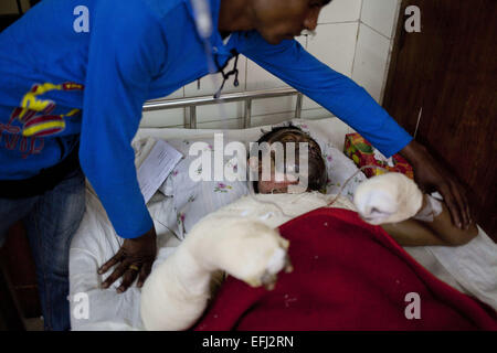 The firebombing was reported on the Gazipur around 8.30 pm amid the ongoing BNP transport blockade and the nationwide strike. 5th June, 2015. Credit:  ZUMA Press, Inc./Alamy Live News Stock Photo