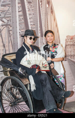 China, Shanghai, Yuyuan Garden, Photography Studio, Couple Posing in 1920s Clothing Stock Photo