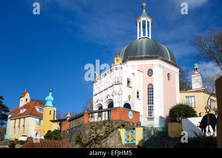 Portmeirion, North Wales, UK. The Italianate folly village built by Clough Williams-Ellis. The Pantheon, or Dome, built in 1961 and painted pink Stock Photo