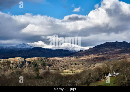 View of a snow covered Yr Wyddfa (Mt Snowdon) from the Plas Brondanw estate near Portmeirion, in Eryri (Snowdonia) National Park, North Wales, UK Stock Photo