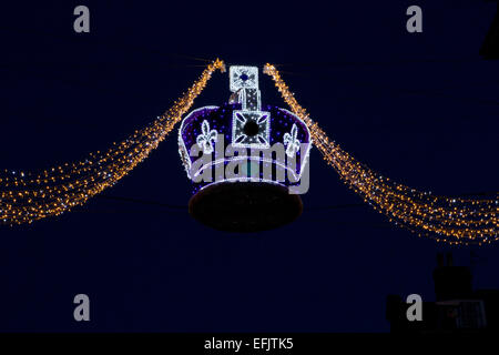 A purple Crown decorated with Christmas lights strung across Peascod Street, near Windsor Castle, Berkshire, England in January Stock Photo