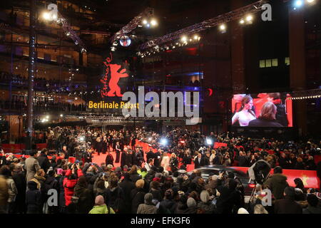 Berlin, Germany. 05th Feb, 2015. Onlookers gather outside the Berlinale Palast, where the opening gala of the 65th Berlin Film Festival and the premiere of Nobody Wants The Night were held, 5 February 2015. Photo: Kay Nietfeld/dpa Credit:  dpa picture alliance/Alamy Live News Stock Photo