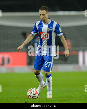 Berlin, Germany. 4th Feb, 2015. Berlin's Roy Beerens in action during the Bundesliga soccer match Hertha BSC vs Bayer 04 Leverkusen in Berlin, Germany, 4 February 2015. Photo: Thomas Eisenhuth/dpa/Alamy Live News Stock Photo