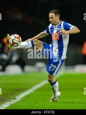 Berlin, Germany. 4th Feb, 2015. Berlin's Roy Beerens in action during the Bundesliga soccer match Hertha BSC vs Bayer 04 Leverkusen in Berlin, Germany, 4 February 2015. Photo: Thomas Eisenhuth/dpa/Alamy Live News Stock Photo