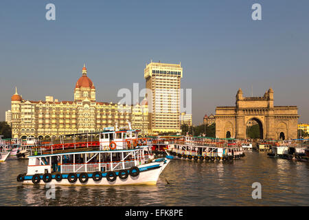 India, Maharashtra, Mumbai, Colaba district, Gateway of India and Taj Hotel in early morning light Stock Photo