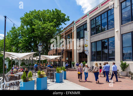 Cafe on the Potomac waterfront by the Torpedo Factory Art Center, Alexandria, Virginia, USA Stock Photo