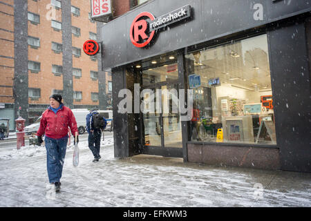 A RadioShack store in Chelsea in New York on Monday, February 2, 2015.   RadioShack is reported to be in talks to sell half its stores to Sprint and close the rest in a bankruptcy deal, effectively shutting down the company. (© Richard B. Levine) Stock Photo