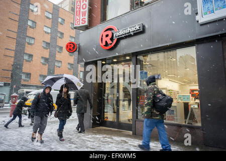 A RadioShack store in Chelsea in New York on Monday, February 2, 2015.   RadioShack is reported to be in talks to sell half its stores to Sprint and close the rest in a bankruptcy deal, effectively shutting down the company. (© Richard B. Levine) Stock Photo