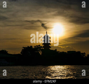 Sunset at with the Temple Chee Chin Khor from the Chao Phraya River, Bangkok, Thailand Stock Photo