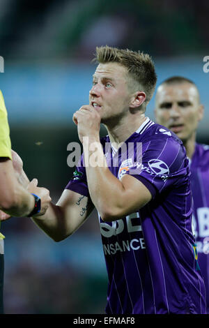 Perth, Australia. 7th February, 2015. Hyundai A-League, Perth Glory versus Sydney FC, Scott Jamieson argues with the referee during the first half. Credit:  Action Plus Sports Images/Alamy Live News Stock Photo