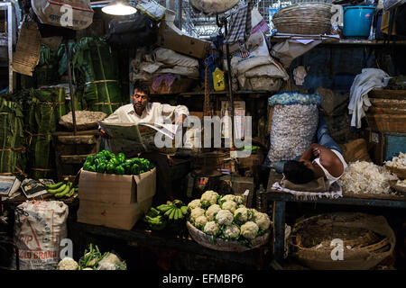 Vegetable sellers at Dadar Market in Mumbai, India Stock Photo