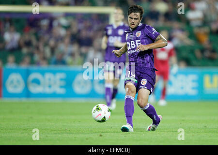 Perth, Australia. 7th February, 2015. Hyundai A-League, Perth Glory versus Sydney FC. Joshua Risdon sends the Glory into attack during the second half. Credit:  Action Plus Sports Images/Alamy Live News Stock Photo